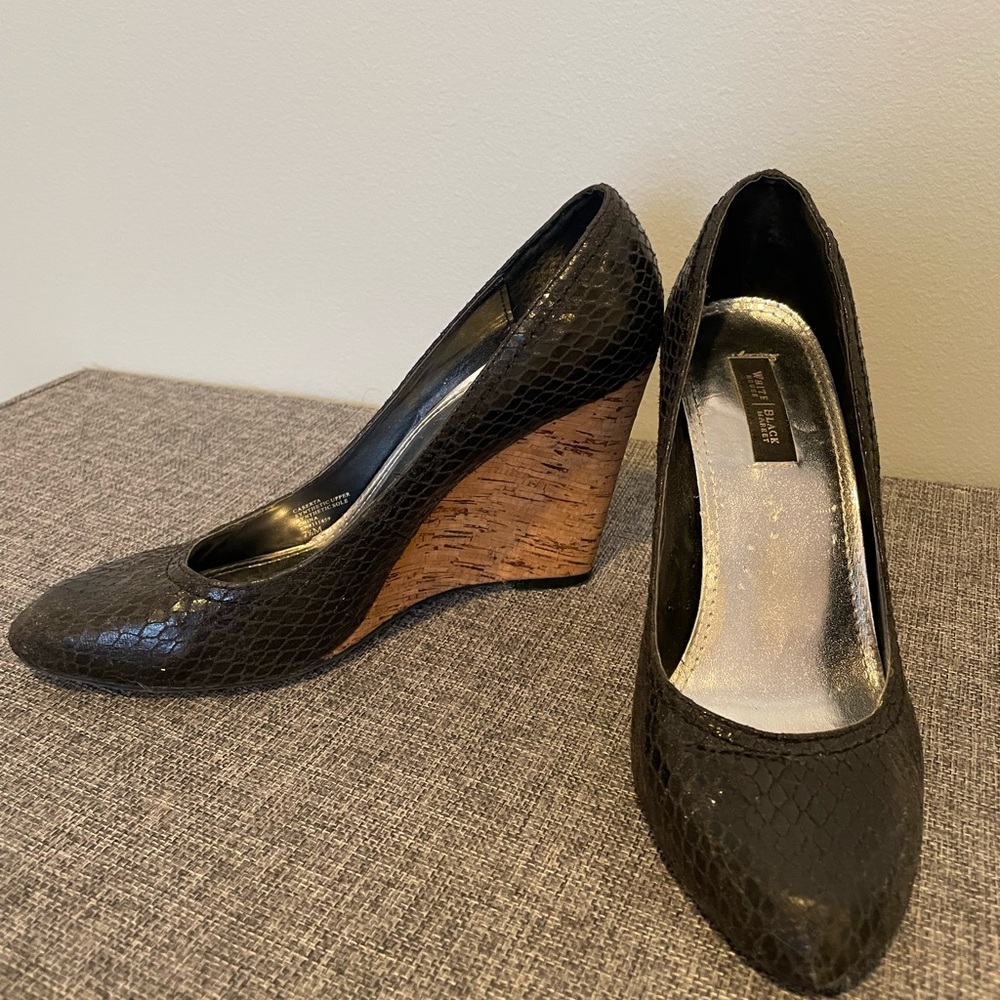 White House Black Market Wedge, 7.5